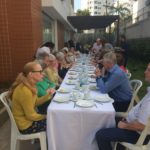 Idosos da FBB na tarde de chá e bolos na Cora Residencial.