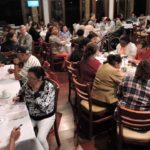Foto do Bingo Carajás, atividade de lazer para idosos organizada pela Fundação com o auxílio dos Carajás e do SPYC