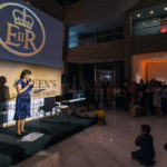 Rachel Govier durante seu discurso no evento beneficente Aniversário da Rainha 2019.