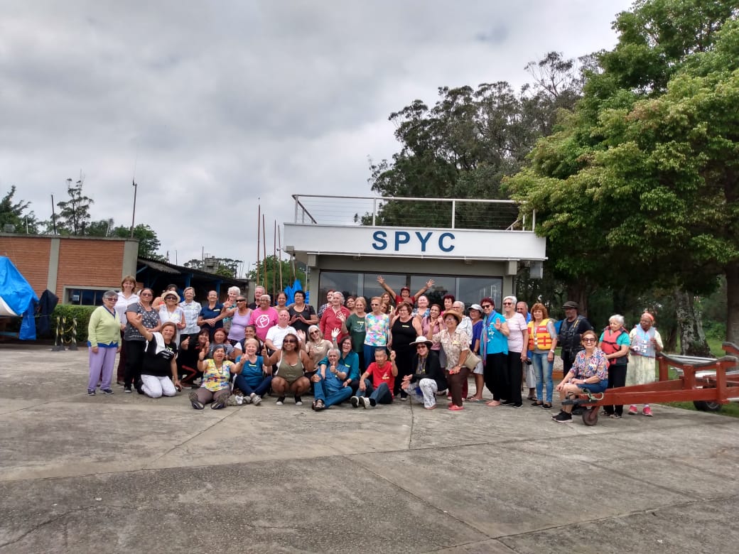 Encontro de idosos dos projetos da Fundação Britânica curtindo um dia de lazer no SPYC, clube de vela às margens da Represa do Guarapiranga
