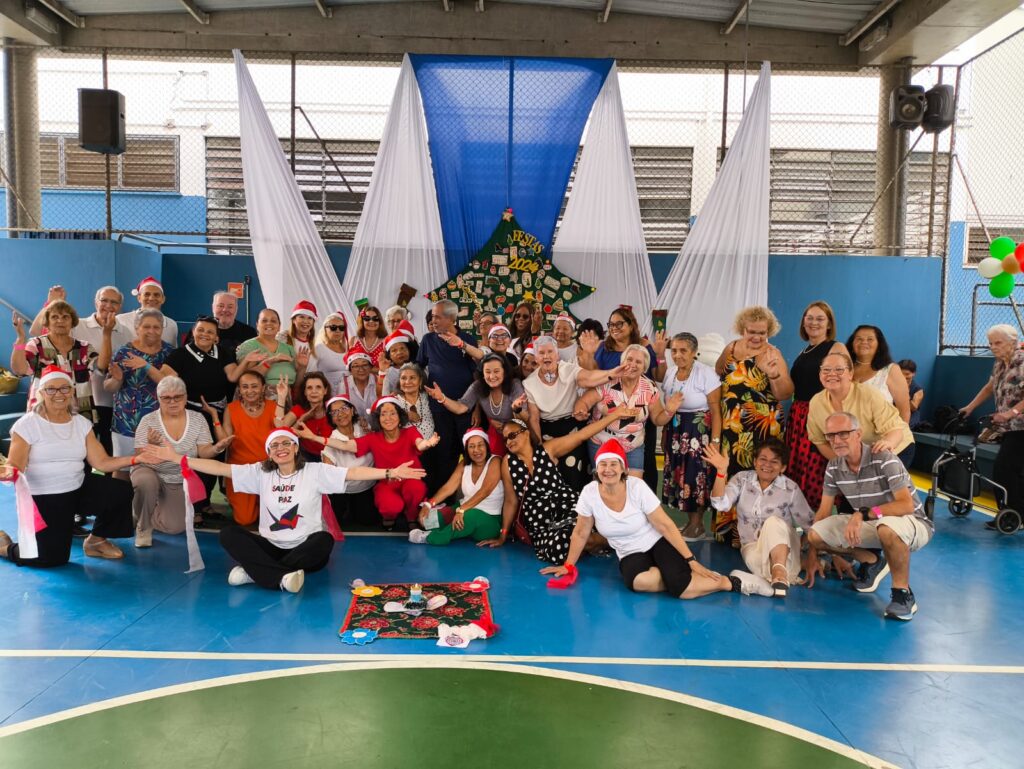 Festa de Natal do CCI tem danças, prêmios e muita confraternização