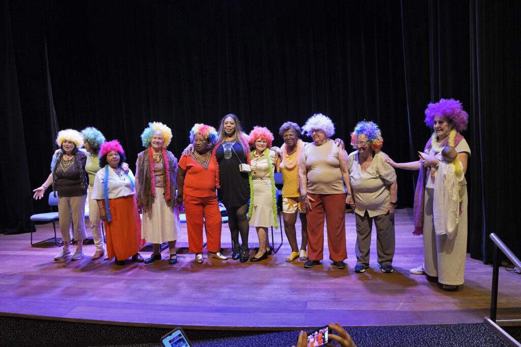 Alunas do CCI levam a velhice contemporânea para os palcos 